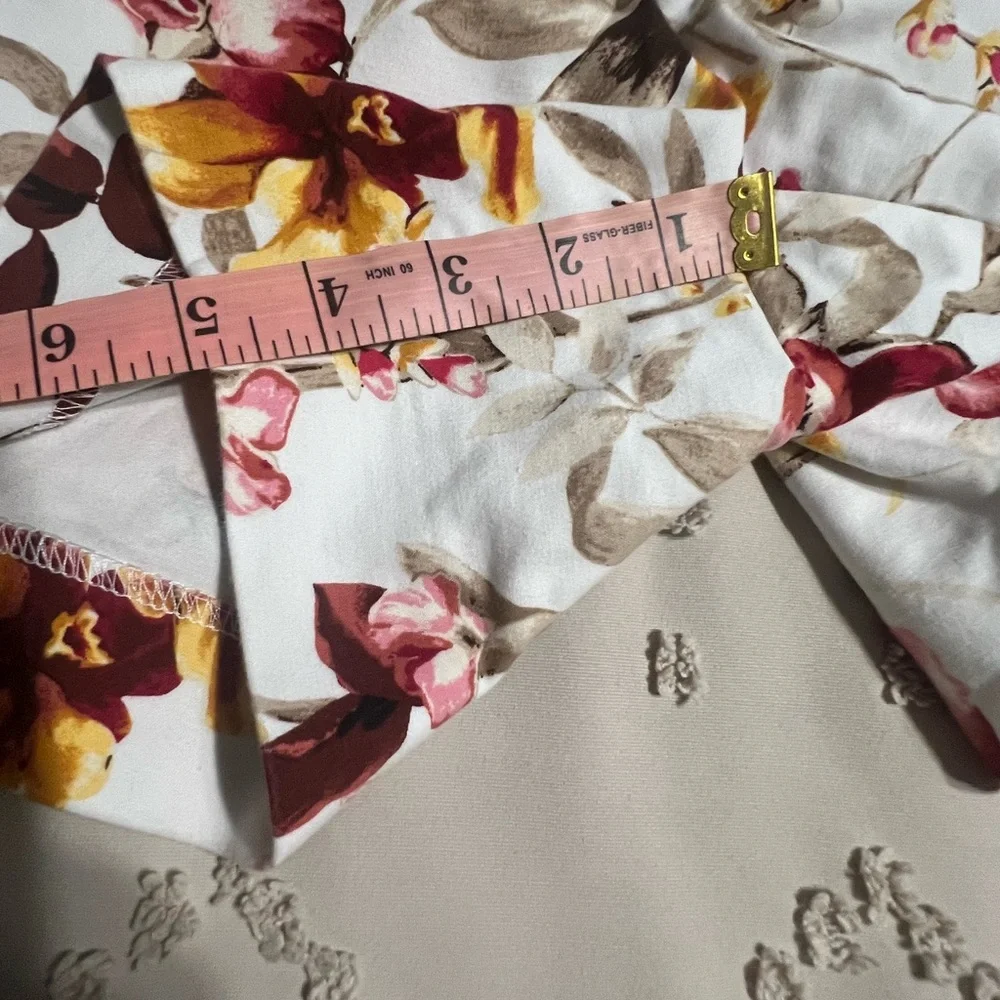 White House Black Market Floral Shorts Womens Size 12 EUC Summer Dress Shorts - Picture 3 of 6